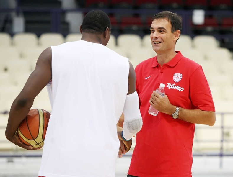 Με κέφι και χαμόγελα η πρώτη του Ολυμπιακού (photos)