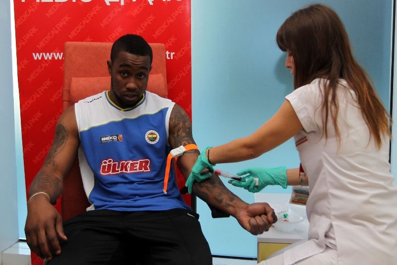 Ο ΜακΚάλεμπ στα ιατρικά της «Φενέρ» (photos)