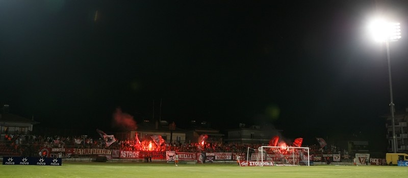 Ντύθηκε στα κόκκινα η Βέροια (photos)