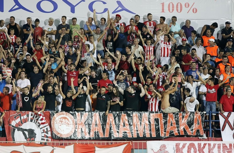 Ντύθηκε στα κόκκινα η Βέροια (photos)