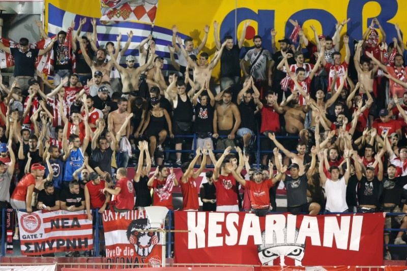 Ντύθηκε στα κόκκινα η Βέροια (photos)