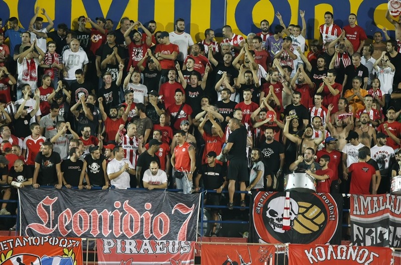 Ντύθηκε στα κόκκινα η Βέροια (photos)