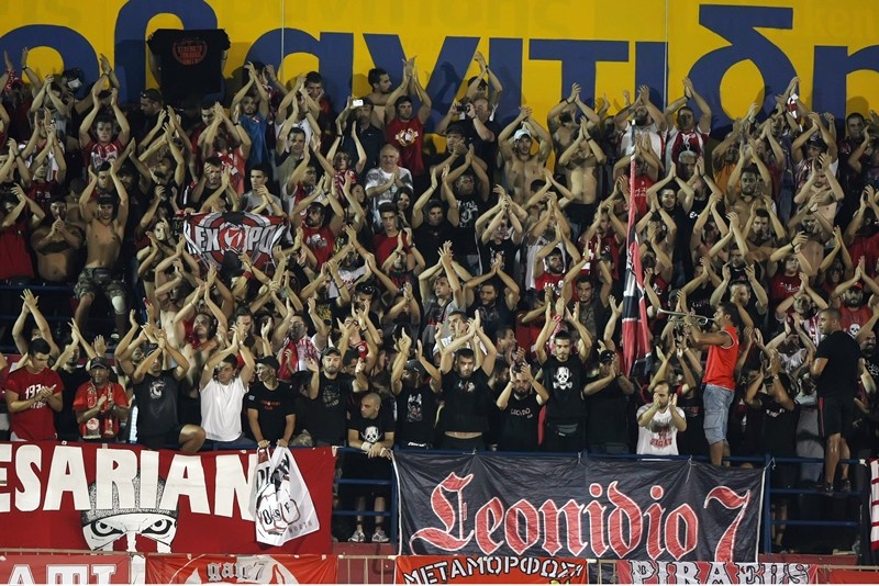 Ντύθηκε στα κόκκινα η Βέροια (photos)