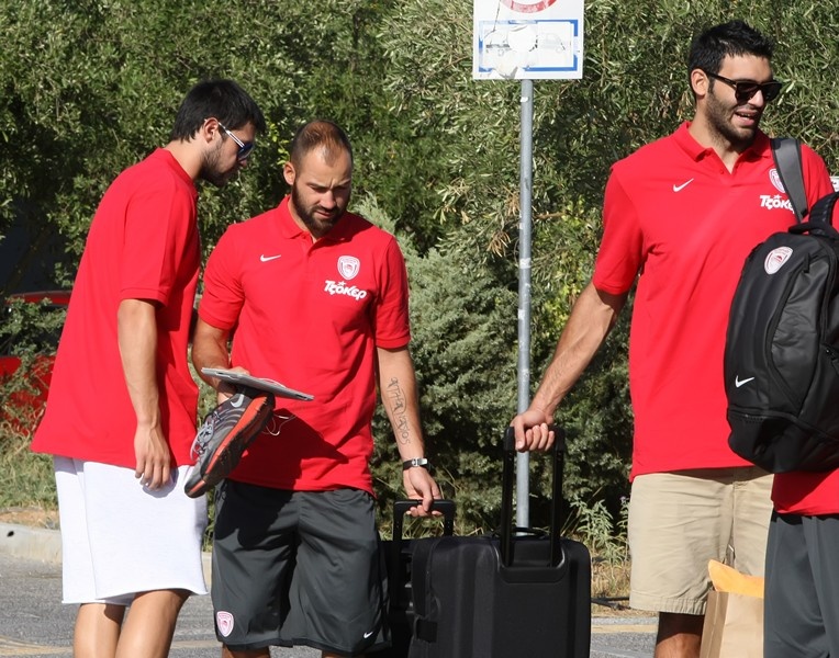 Η αναχώρηση του Ολυμπιακού για Καρπενήσι (photos)