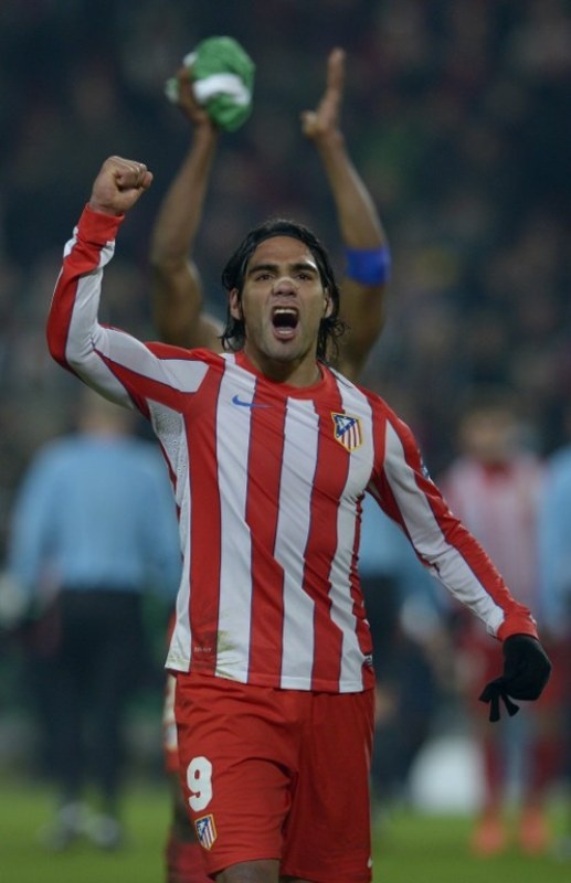 Κλείνει... σπίτια ο Φαλκάο! (photos+videos)