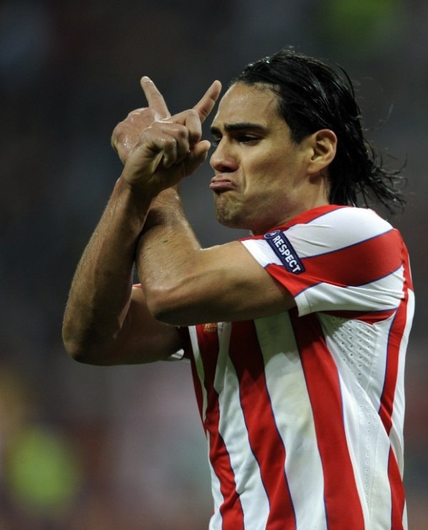 Κλείνει... σπίτια ο Φαλκάο! (photos+videos)