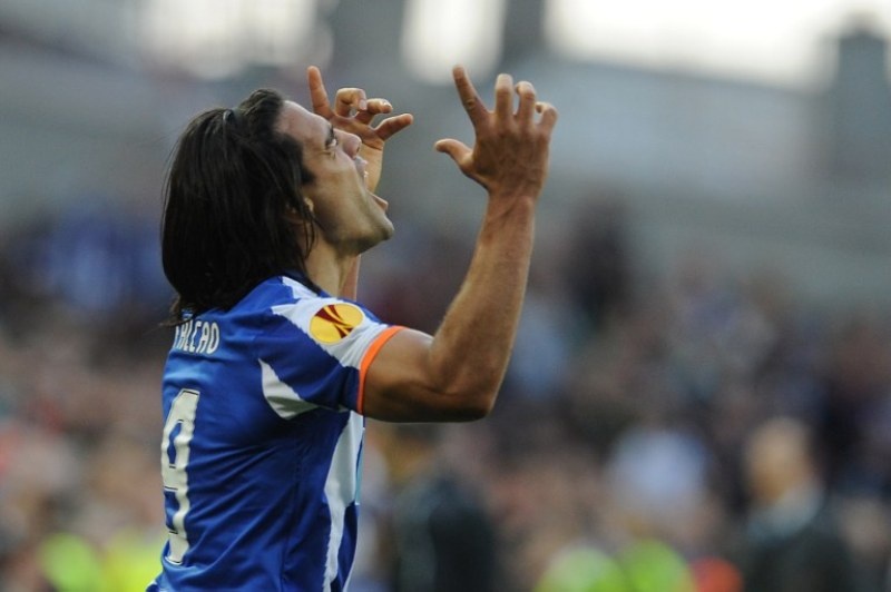 Κλείνει... σπίτια ο Φαλκάο! (photos+videos)