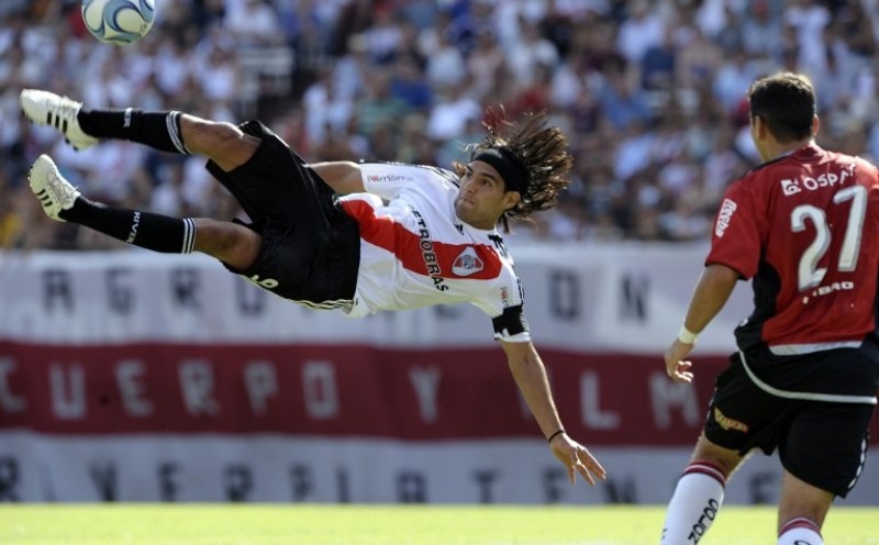 Κλείνει... σπίτια ο Φαλκάο! (photos+videos)