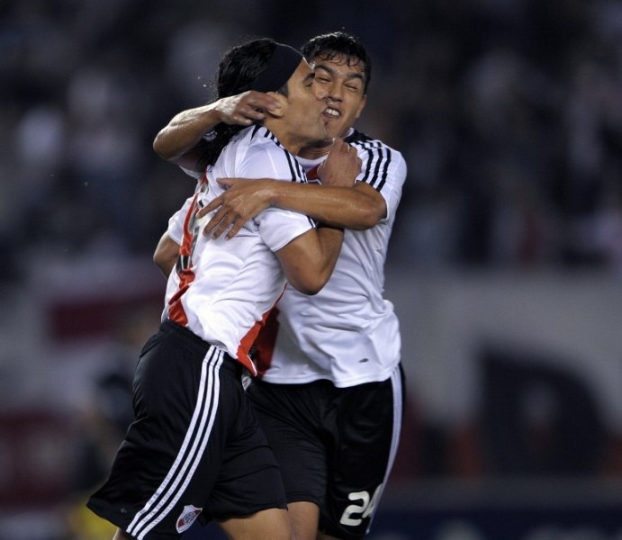 Κλείνει... σπίτια ο Φαλκάο! (photos+videos)