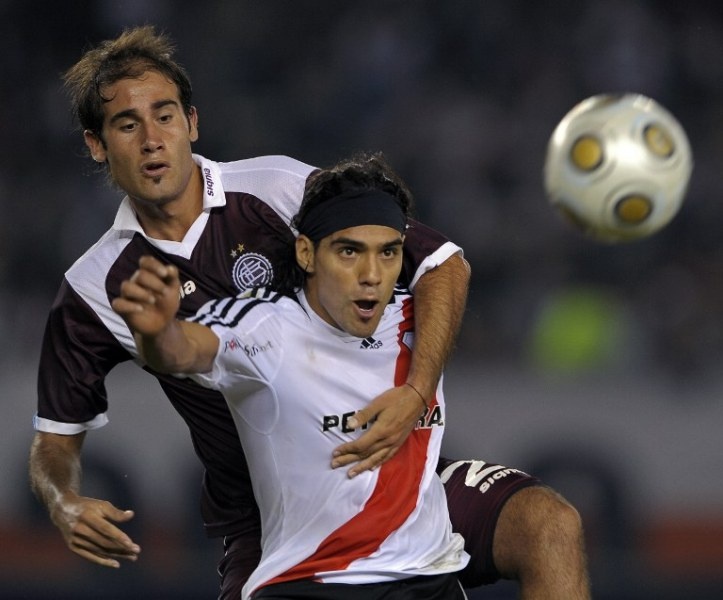 Κλείνει... σπίτια ο Φαλκάο! (photos+videos)