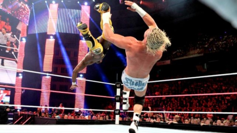 Raw SuperShow: «Σεβασμός« στον CM Punk με… μεταλλικό σωλήνα (photos + videos)