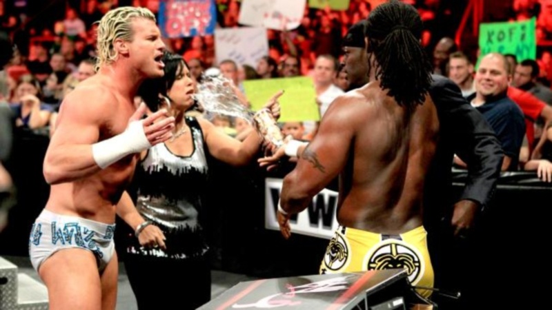 Raw SuperShow: «Σεβασμός« στον CM Punk με… μεταλλικό σωλήνα (photos + videos)