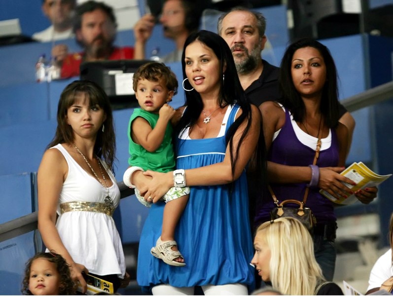 Ρετρό ιστορίες: Οταν οι WAGs κλέβουν την παράσταση (photos)
