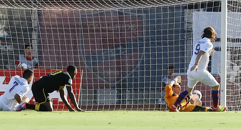 Πανιώνιος για φίλημα, ΑΕΚ για Football League