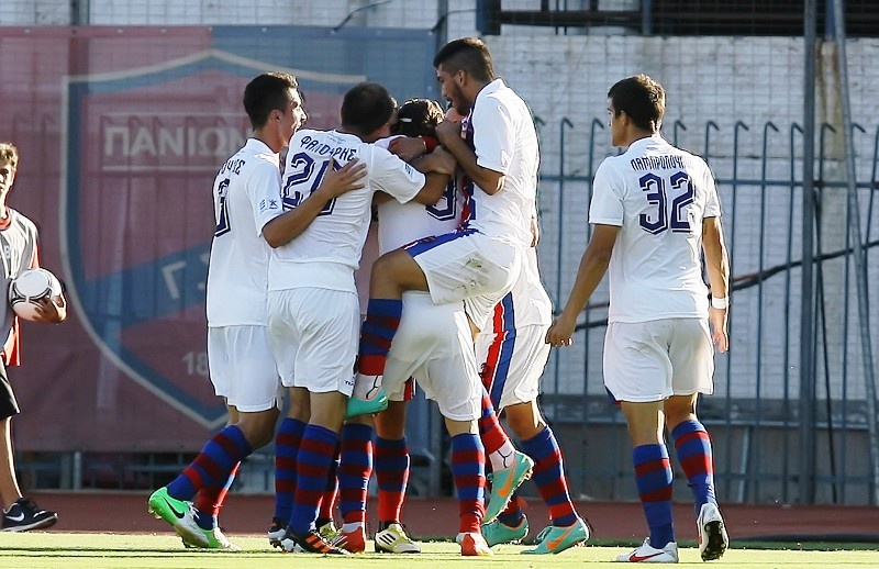 Πανιώνιος για φίλημα, ΑΕΚ για Football League
