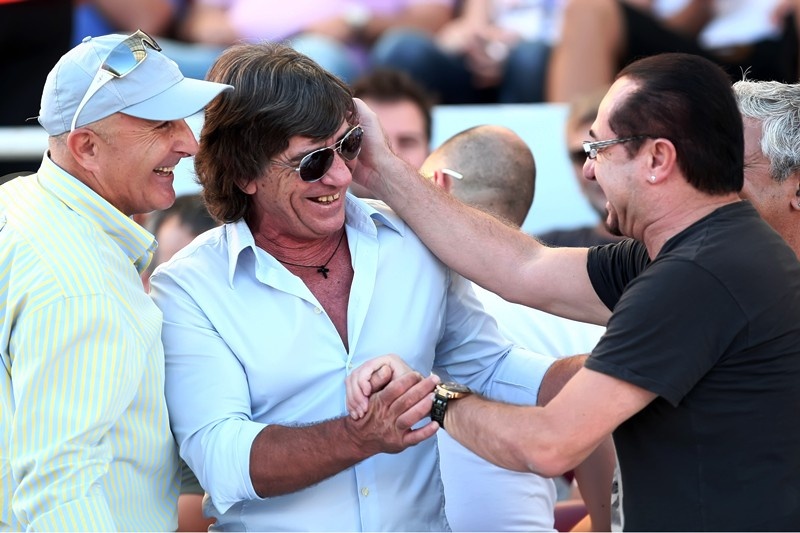Πανιώνιος για φίλημα, ΑΕΚ για Football League