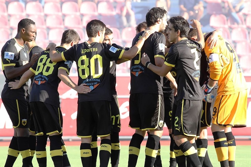 Πανιώνιος για φίλημα, ΑΕΚ για Football League