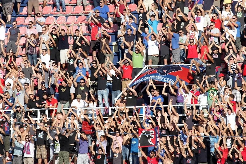 Πανιώνιος για φίλημα, ΑΕΚ για Football League
