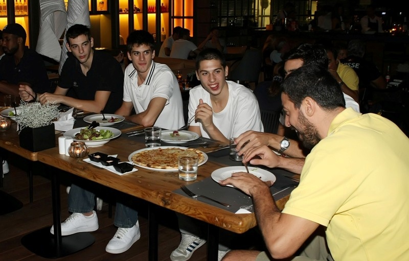 Ηλυσιακός: Χαλάρωσαν με δείπνο (photos)