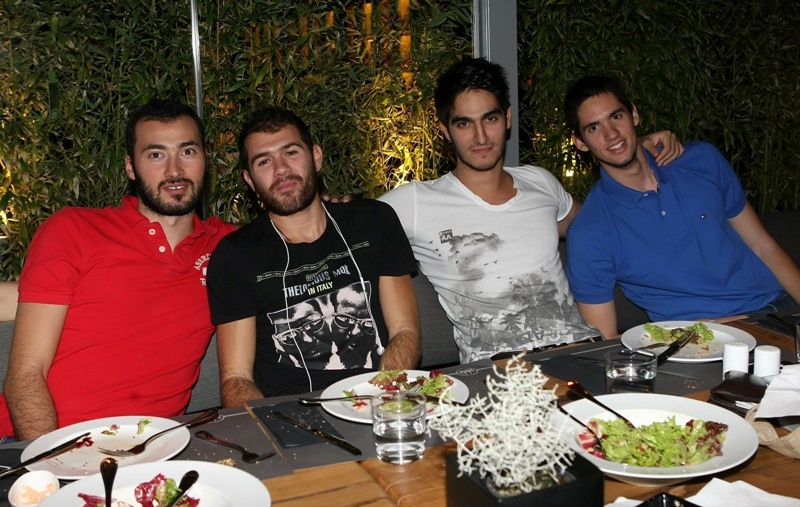 Ηλυσιακός: Χαλάρωσαν με δείπνο (photos)