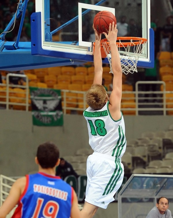 Παναθηναϊκός: Κάρφωμα και αποθέωση για Χαραλαμπόπουλο (photos)