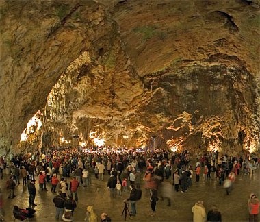 Ευρωμπάσκετ 2013: Σε σπήλαιο η κλήρωση (video+photos)