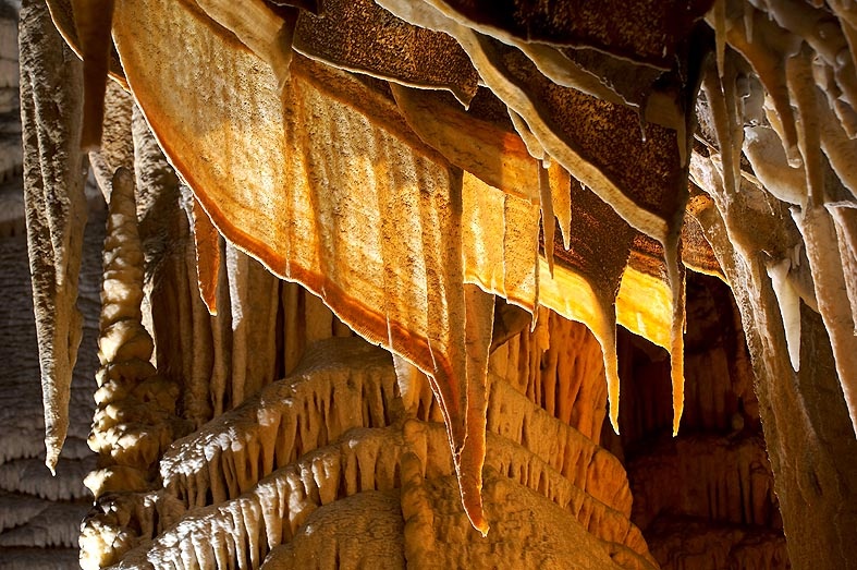 Ευρωμπάσκετ 2013: Σε σπήλαιο η κλήρωση (video+photos)
