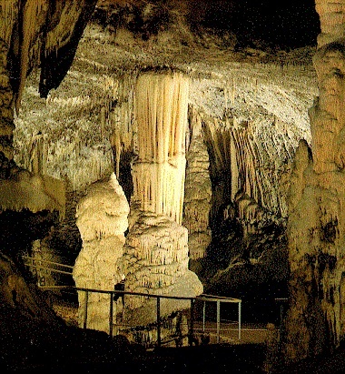 Ευρωμπάσκετ 2013: Σε σπήλαιο η κλήρωση (video+photos)