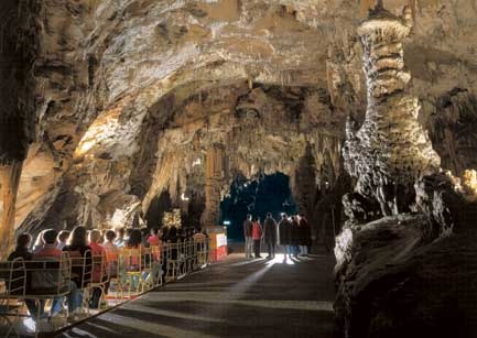 Ευρωμπάσκετ 2013: Σε σπήλαιο η κλήρωση (video+photos)