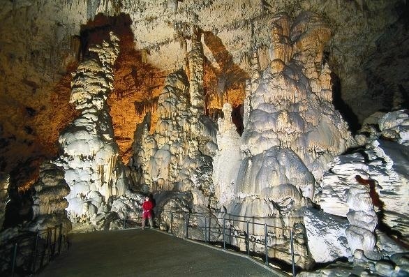 Ευρωμπάσκετ 2013: Σε σπήλαιο η κλήρωση (video+photos)