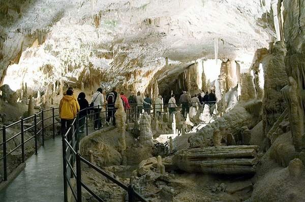 Ευρωμπάσκετ 2013: Σε σπήλαιο η κλήρωση (video+photos)
