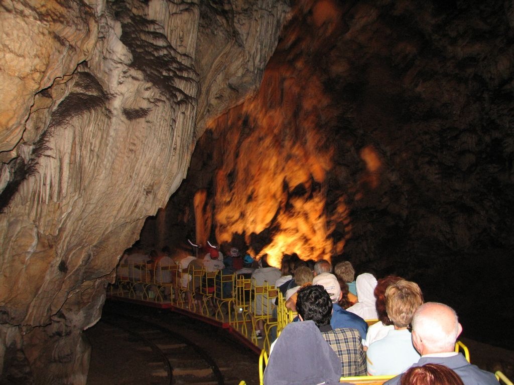 Ευρωμπάσκετ 2013: Σε σπήλαιο η κλήρωση (video+photos)