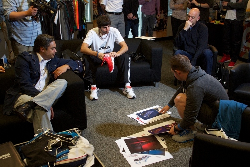 Και ο Ρούμπιο φοράει Adidas! (photos)
