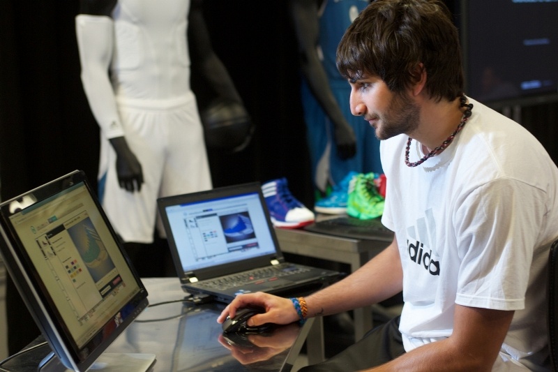 Και ο Ρούμπιο φοράει Adidas! (photos)