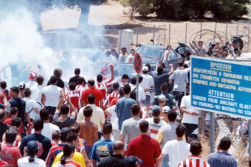 O Oλυμπιακός βραβεύει το «Μάγο» (photos+videos)