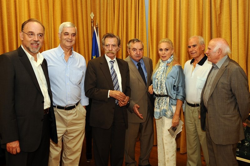 Πλήθος κόσμου και Καπετάνιος στην έκθεση του Τάκη Οικονομόπουλου (photos)