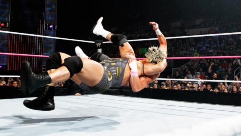 WWE Main Event: Κυρίαρχος ο Ryback (photos + video)