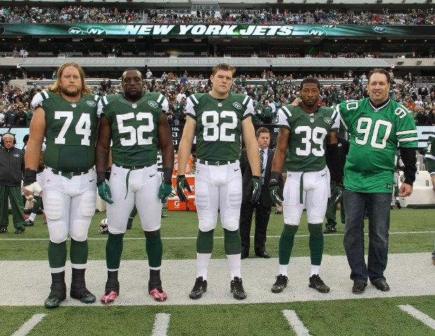 NFL: Αποσύρθηκε η φανέλα του Dennis Byrd (photos)