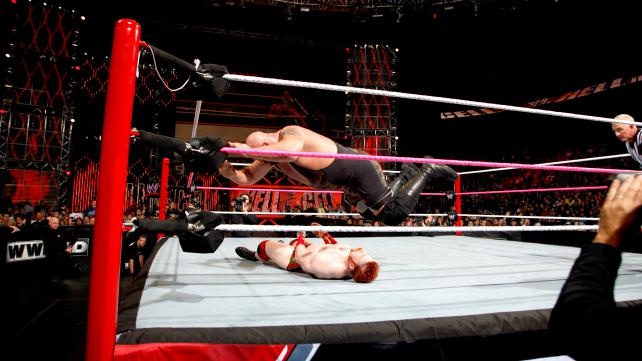 Hell in a Cell: Συνομωσία εναντίον Ryback (videos+photos)