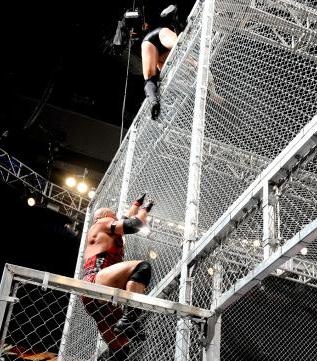 Hell in a Cell: Συνομωσία εναντίον Ryback (videos+photos)