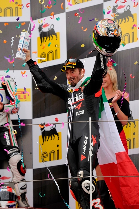 Η Αprilia Παγκόσμια Πρωταθλήτρια SUPERBIKE (photos)