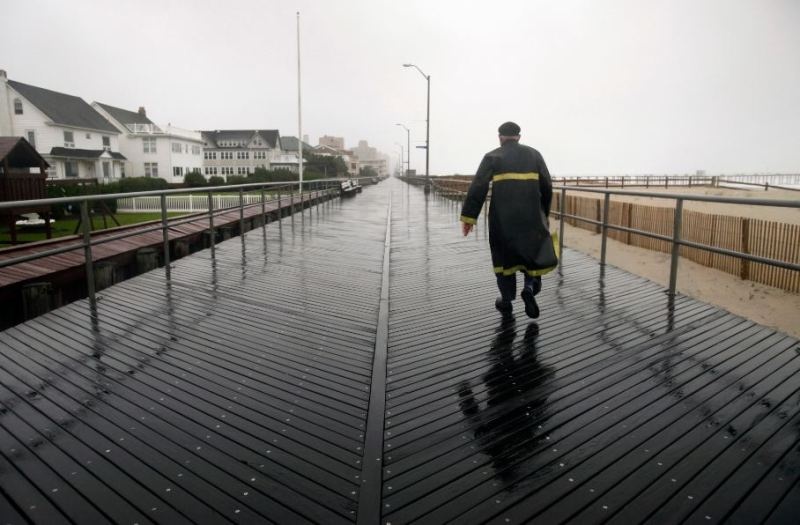 Τρομοκρατεί και «ερημώνει» τη Νέα Υόρκη ο τυφώνας «Σάντι» (photos+videos)