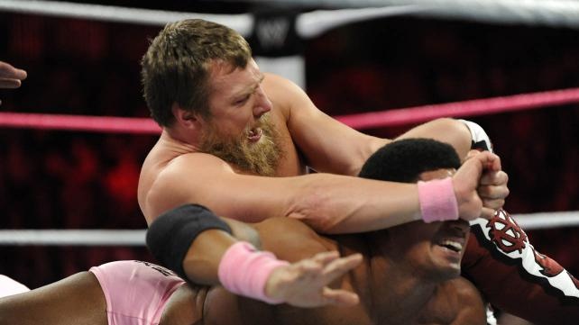 Raw Supershow: Team Punk vs Team Foley (photos + videos)