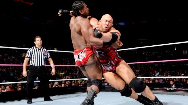 Raw Supershow: Team Punk vs Team Foley (photos + videos)