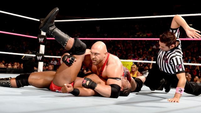 Raw Supershow: Team Punk vs Team Foley (photos + videos)