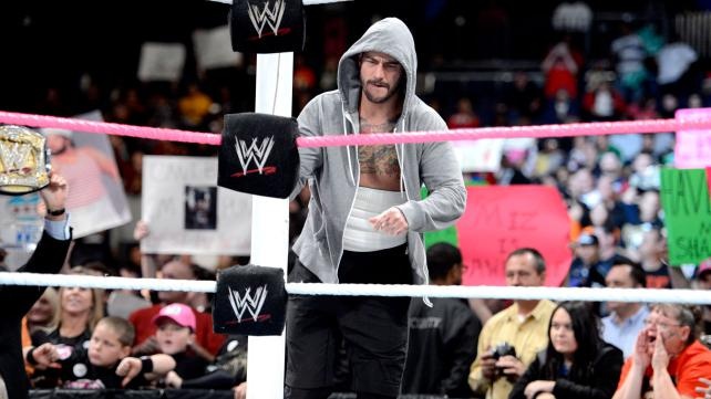 Raw Supershow: Team Punk vs Team Foley (photos + videos)