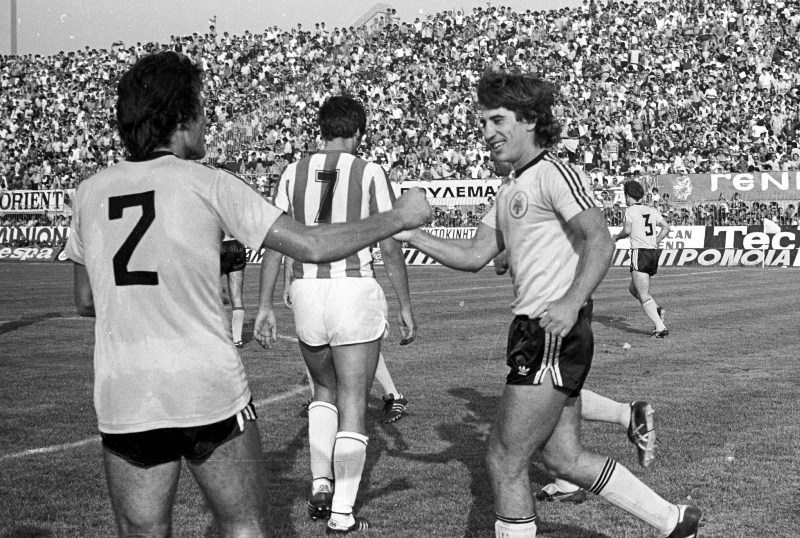 Ρετρό ιστορίες: ΑΕΚ – Ολυμπιακός, τα ντέρμπι του πάθους και της έντασης (photos+videos)