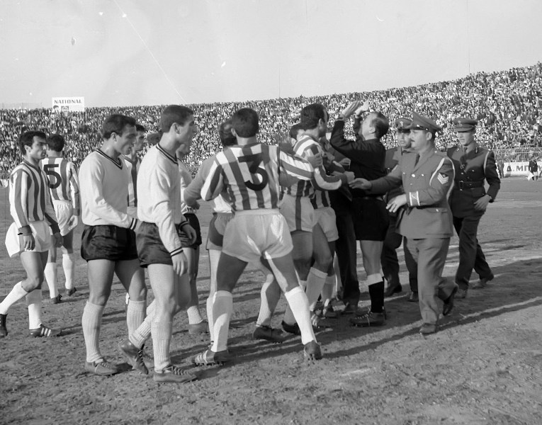 Ρετρό ιστορίες: ΑΕΚ – Ολυμπιακός, τα ντέρμπι του πάθους και της έντασης (photos+videos)
