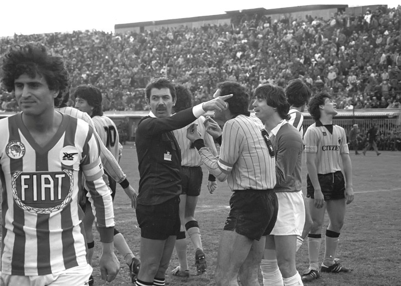 Ρετρό ιστορίες: ΑΕΚ – Ολυμπιακός, τα ντέρμπι του πάθους και της έντασης (photos+videos)