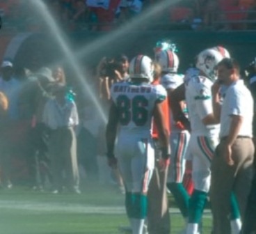 NFL: Άνοιξαν τα ποτιστήρια εν ώρα αγώνα! (videos+photos)